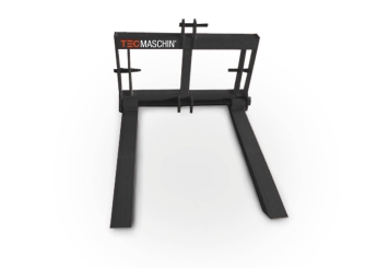 Pallet fork for PT700 tractor with solid black steel frame, enables a load capacity of up to 700 kg