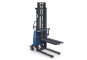 B-goods HSE1000/3 Semi-electric forklift half extended Perspective view from rear left